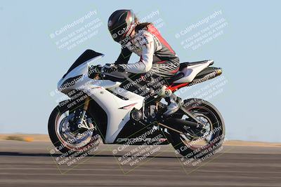 media/Nov-06-2023-Moto Forza (Mon) [[ce023d0744]]/3-Intermediate Group/Session 5 (Turn 9)/